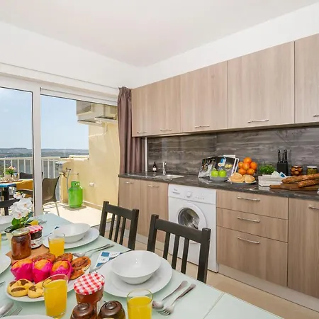 Summer Breeze With Panoramic Terrace - By Getawaysmalta Mellieħa