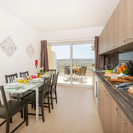 Summer Breeze With Panoramic Terrace - By Getawaysmalta