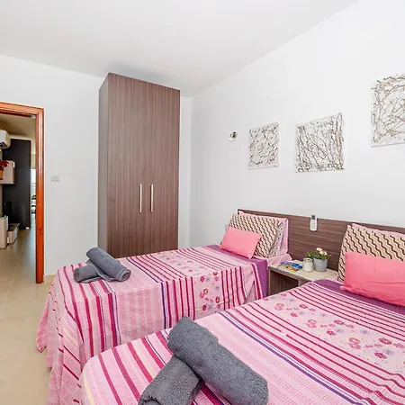 Summer Breeze With Panoramic Terrace - By Getawaysmalta Appartement Mellieħa