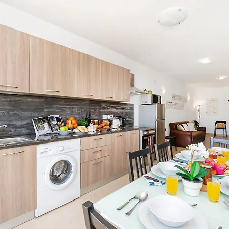 Summer Breeze With Panoramic Terrace - By Getawaysmalta *