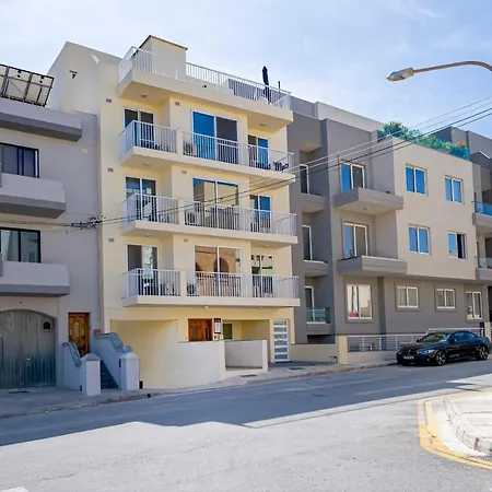 Summer Breeze With Panoramic Terrace - By Getawaysmalta شقة المليحة