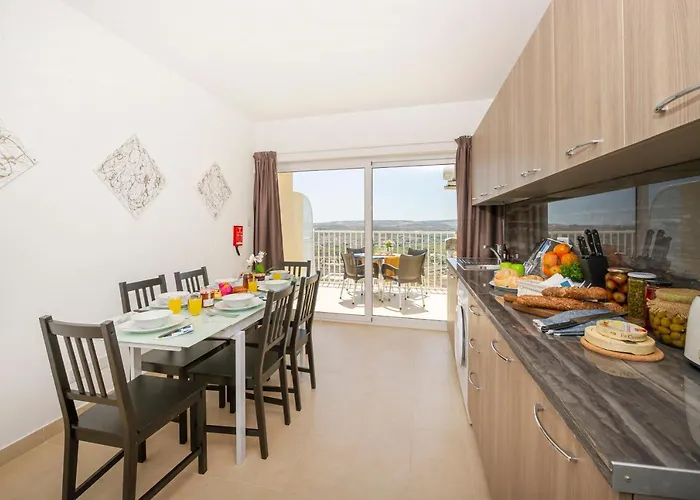 Summer Breeze With Panoramic Terrace - By Getawaysmalta