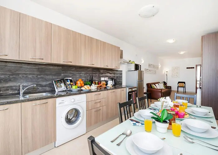 Summer Breeze With Panoramic Terrace - By Getawaysmalta *