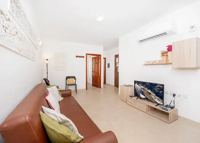 Summer Breeze With Panoramic Terrace - By Getawaysmalta